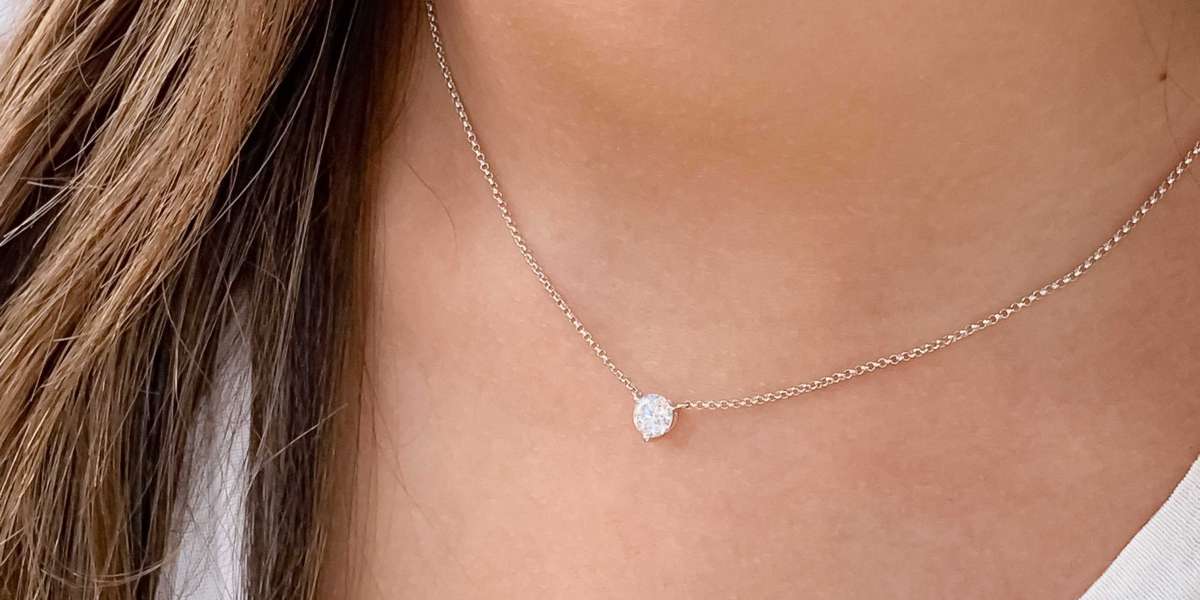 Touch of Magic: Lab Grown Diamond Pendants That Create Endless Moments