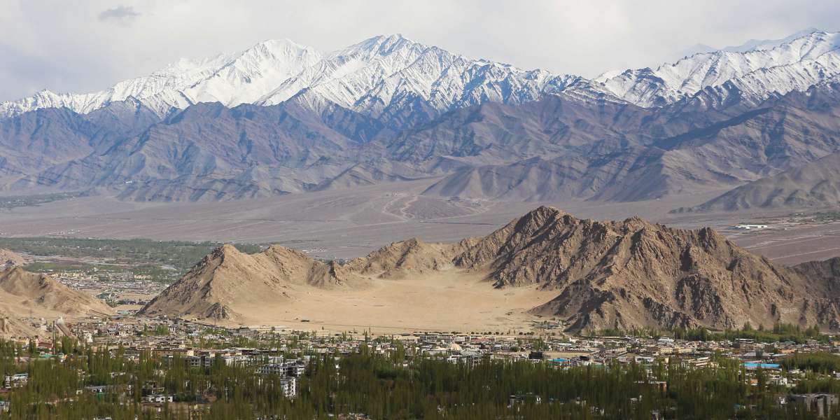 Find the right time for Leh Ladakh group tour