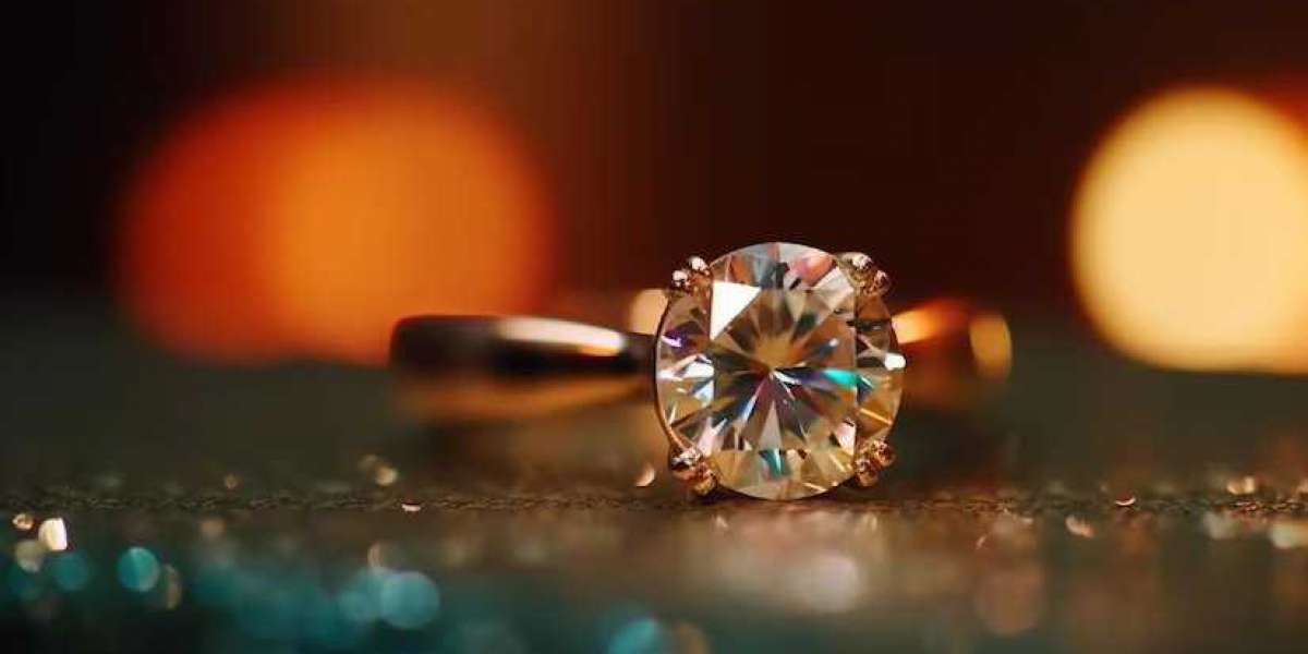 8 Reasons to Choose Perfect Moissanite Promise Rings