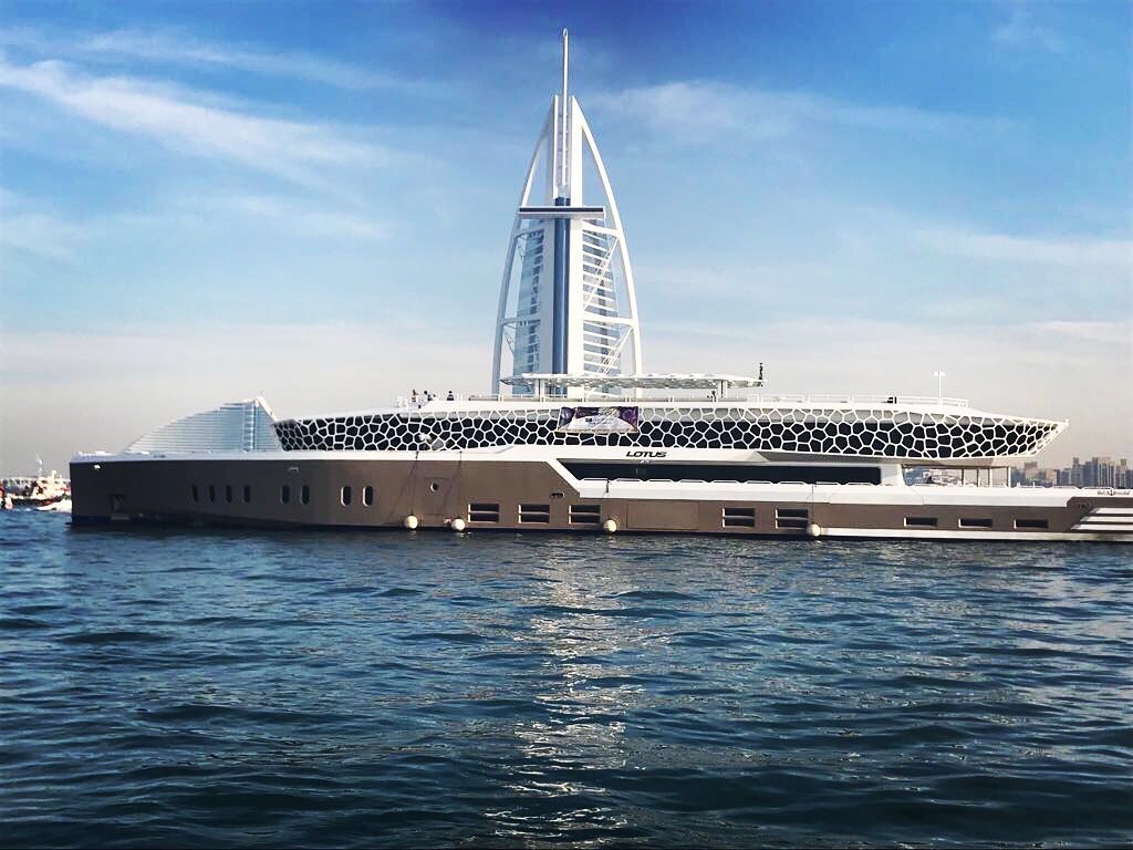 Mega Yacht Dinner Cruise | Arabian Dubai Tours and Safaris