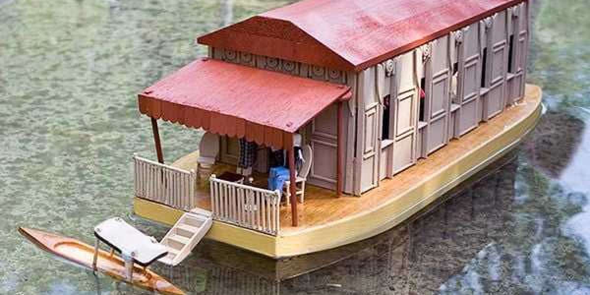 The Ultimate Guide to Luxury Houseboats in Kashmir