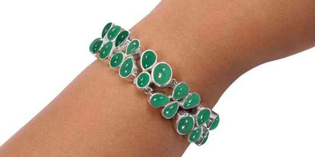 Everything You Need to Know About Green Onyx Jewelry