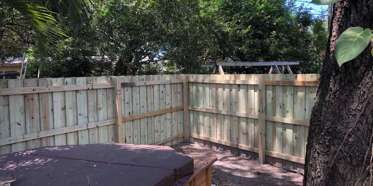 Choosing the Right Fence Contractor in Pinellas, FL