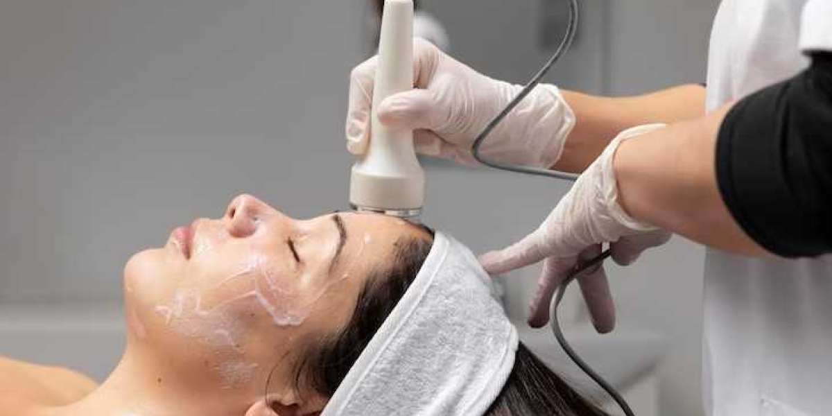 Revolutionizing Skincare with HydraFacial: A Singaporean Perspective