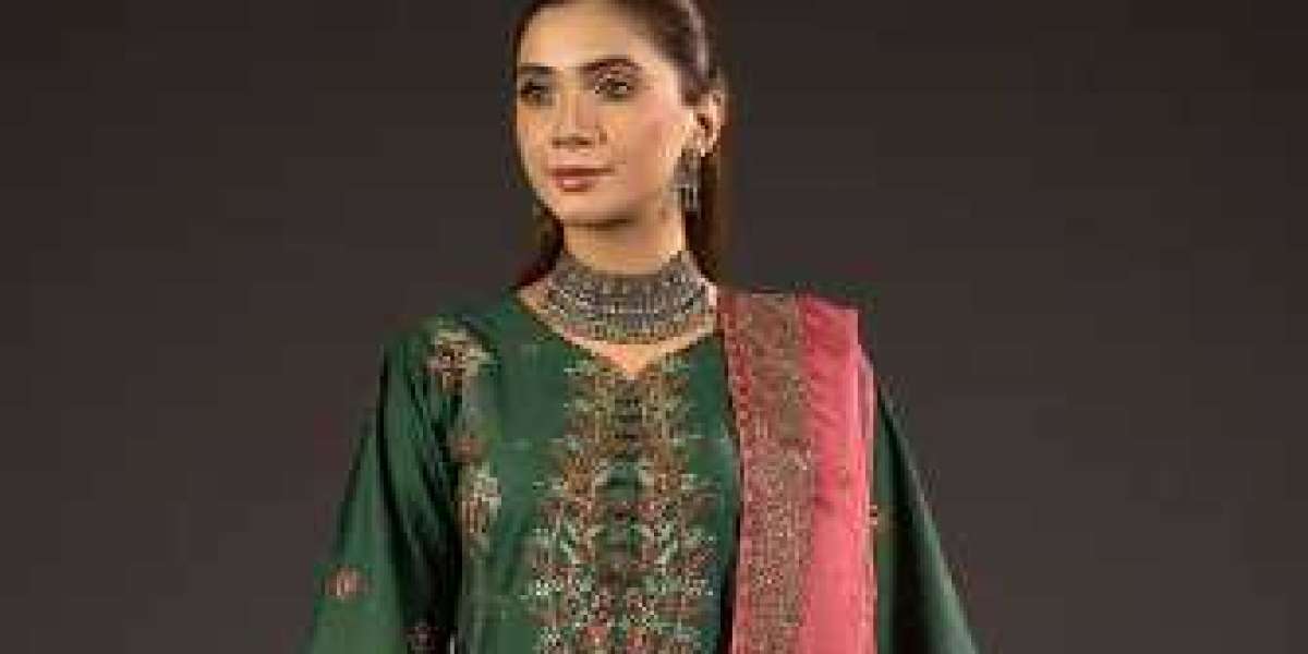 Shop Pakistani Mehndi Dresses to Celebrate in Style