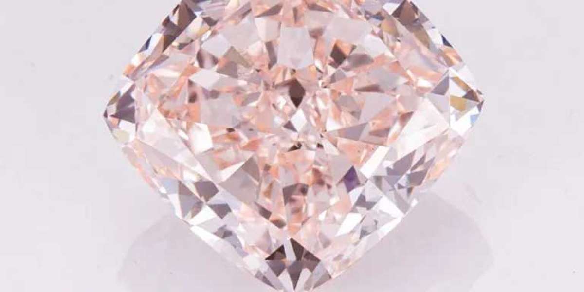 Comparing Natural vs. Lab-Grown Pink Diamonds: Key Differences Explained